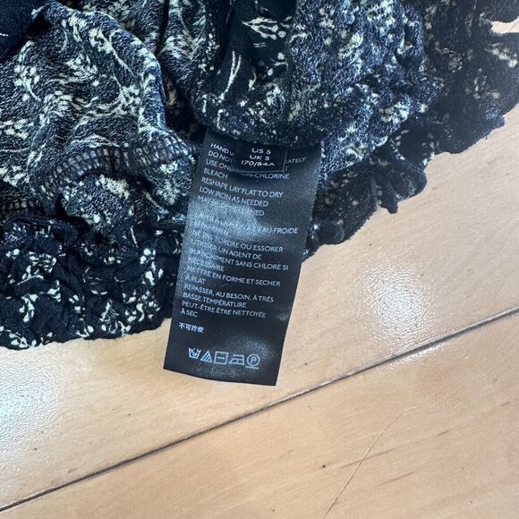 URBAN OUTFITTERS FLoral Puff Sleeve Crop Top Blouse with Smocking Size Small - Picture 6 of 9